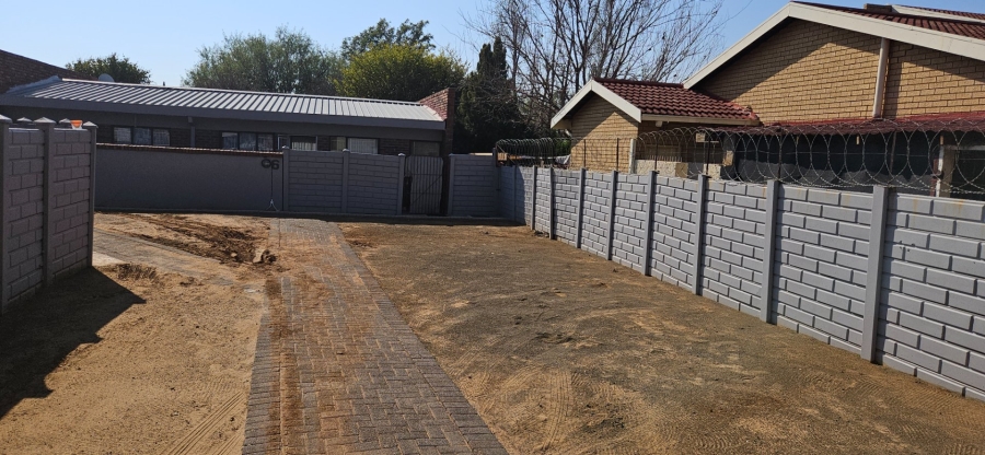 2 Bedroom Property for Sale in Pellissier Free State